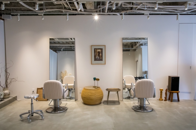 京都で美容室を開業、どこにする？住宅街vs駅近商店街を徹底比較